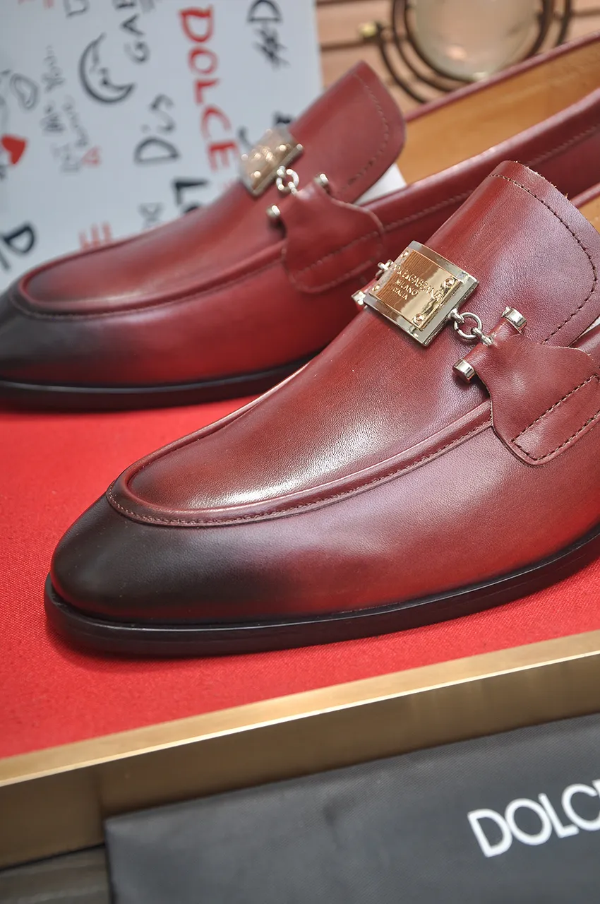 Men's men's shoes 💰500💶🌲 DG top 🔍🔍Men's new leather shoes 🚹 are on sale at the same time at the counter ⚠The uppers are imported cowhide from Italy, the entire imported cowhide lining, imported accessories 💪💪, completely 1⃣️ vs 1⃣️ replica 🇮 🇹💪💪, ⚠Sole: The original sole is specially provided by the original factory, the exclusive movable molded sole is super comfortable, ⚠The original factory follows the order, 🔍🔍high quality, you can enter and exit the counter at will, welcome to compare ⚠Size: 38-44 (45 customized)